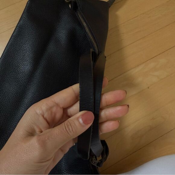 Calma 11600 Leather Goods Made in Spain Convertible Shoulder Bag Black Pebble - Picture 6 of 16